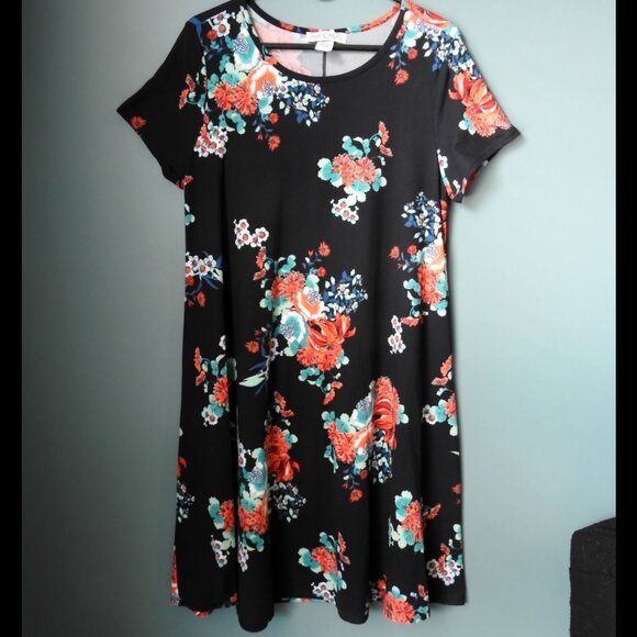 Jamie & Layla Dresses & Skirts - Jamie & Layla Foral Print T-Shirt Dress, Size Large